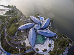 上海滴水湖皇冠假日酒店